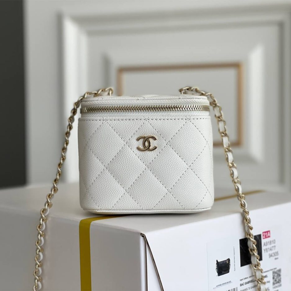 Ch*el chain cosmetic bag