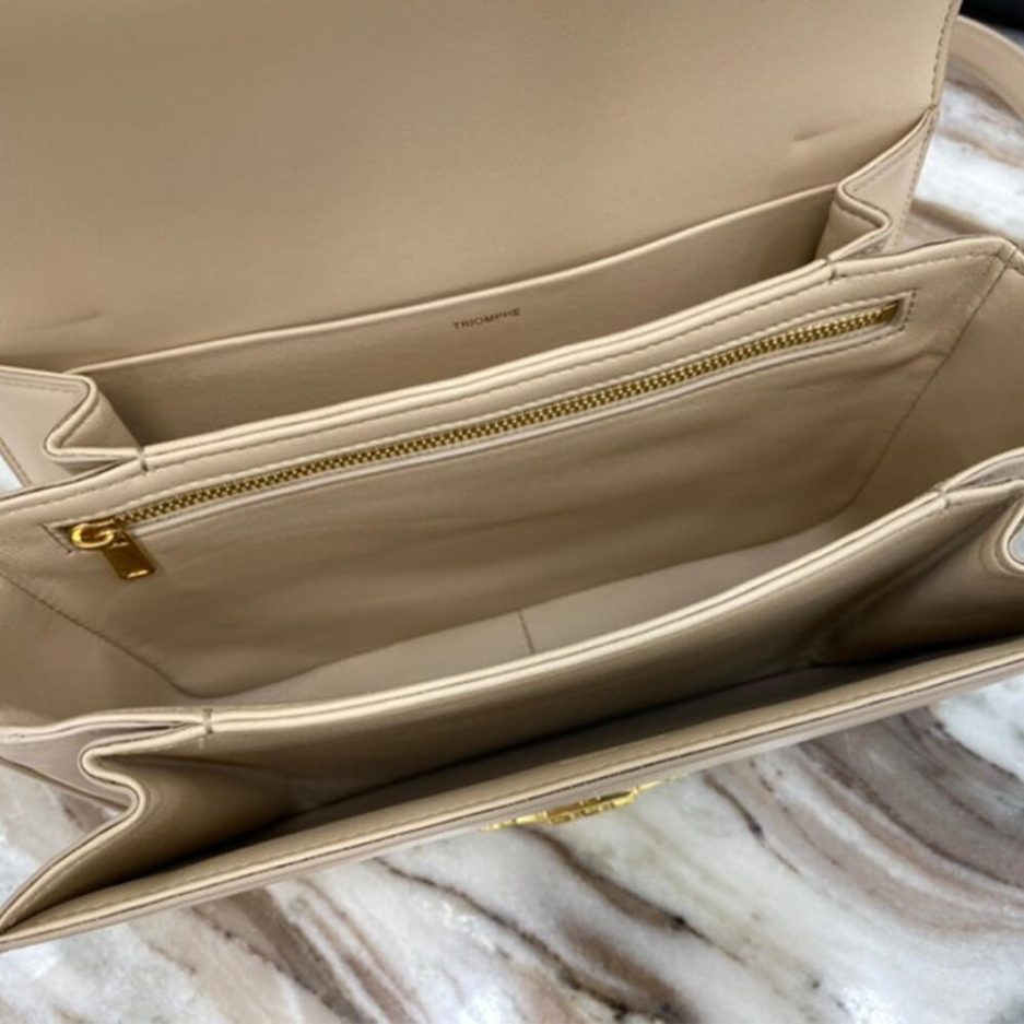 Ce**e classique triomphe bag in calfskin