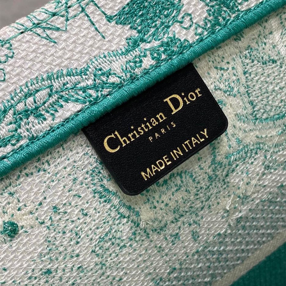 medium D*or book tote