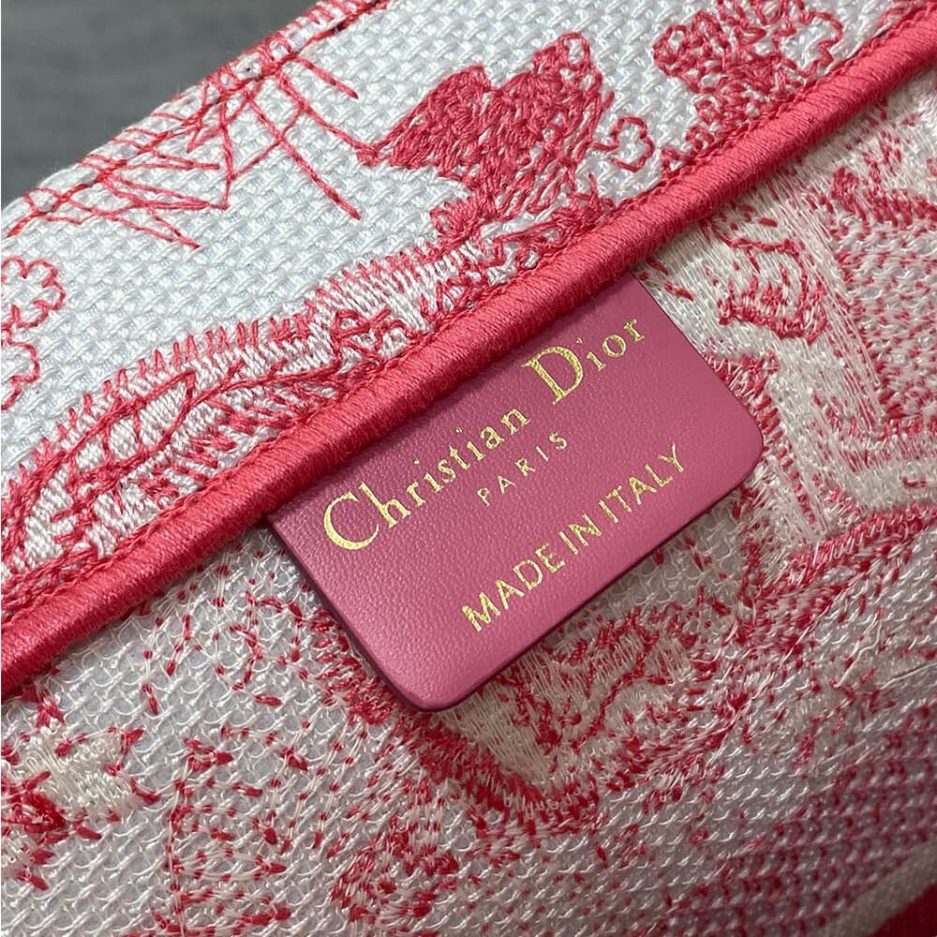 medium D*or book tote