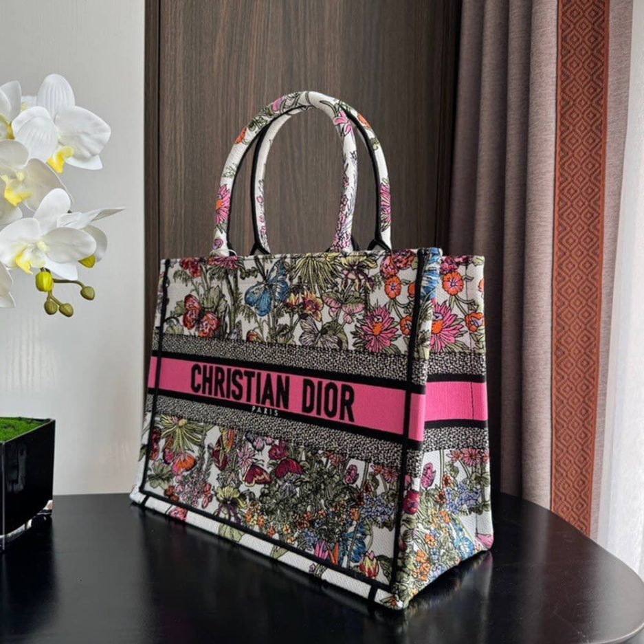 medium D*or book tote