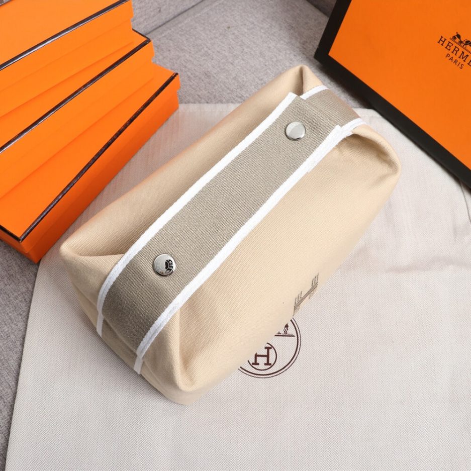 H**mes toiletery bag