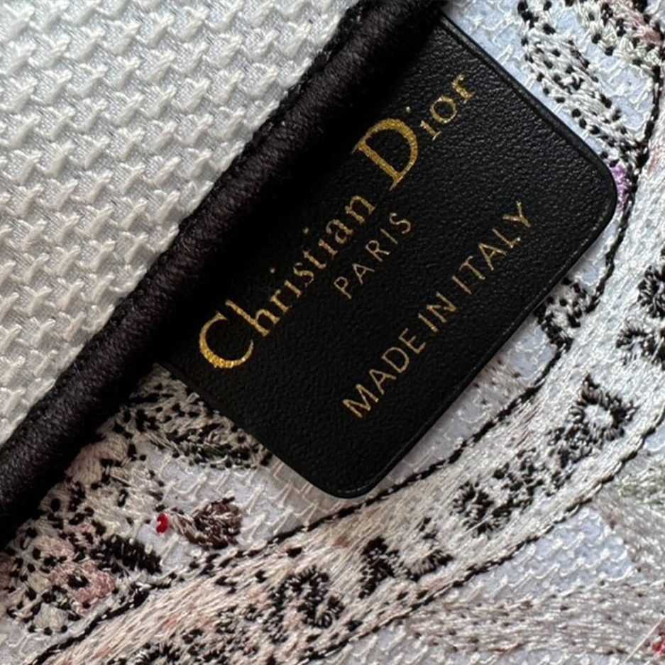 medium D*or book tote