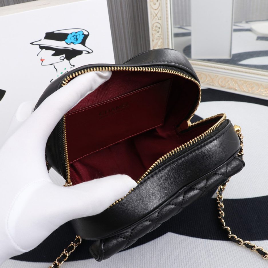 Ch*el 22s heart bag