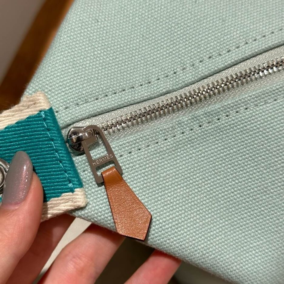 H**mes toiletery bag