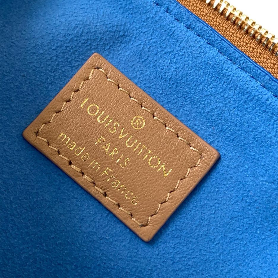 LV Coussin PM
