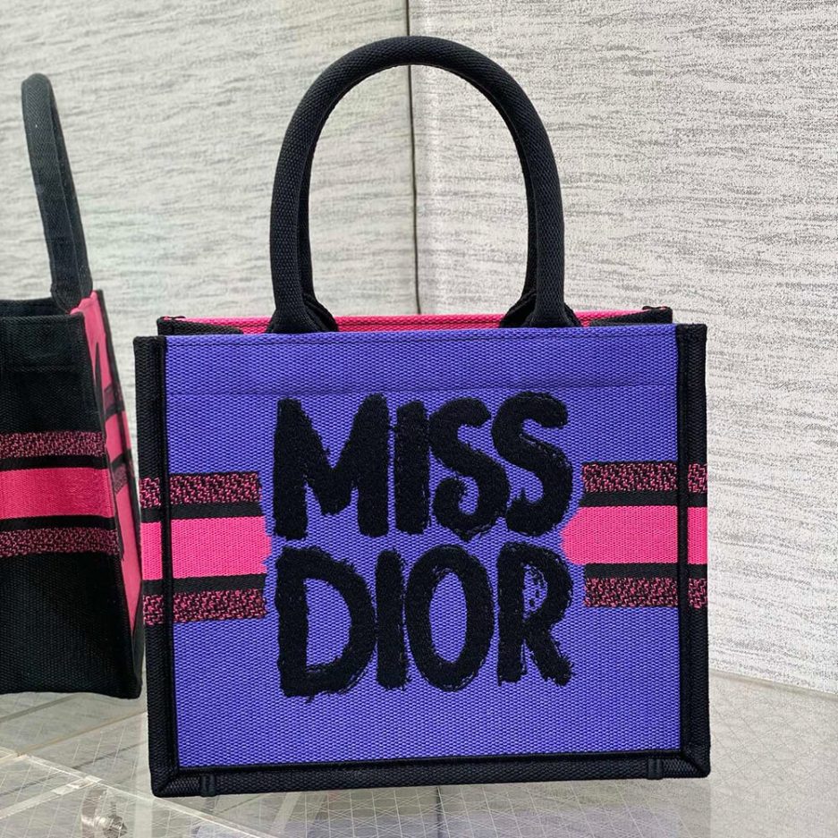 small D*or book tote