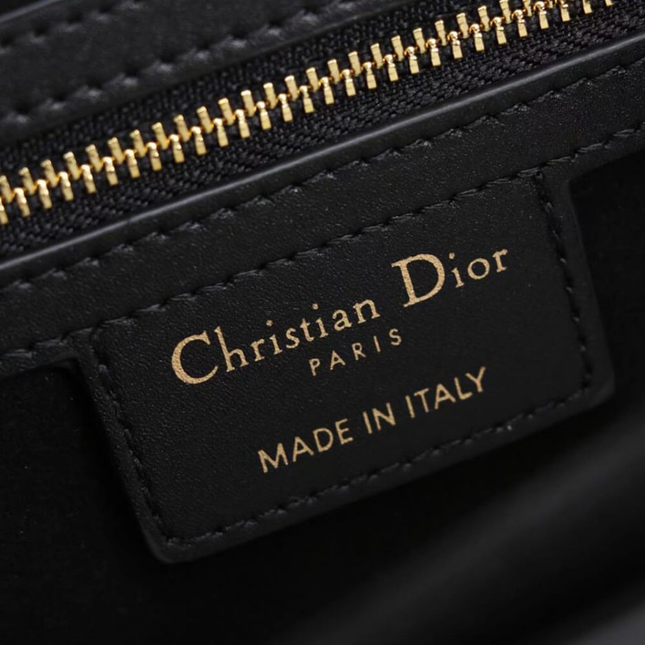 30 MONTAIGNE AVENUE BAG