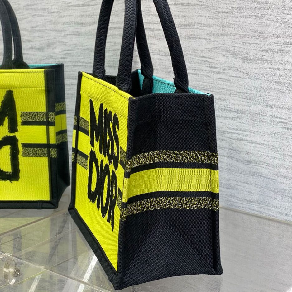 small D*or book tote