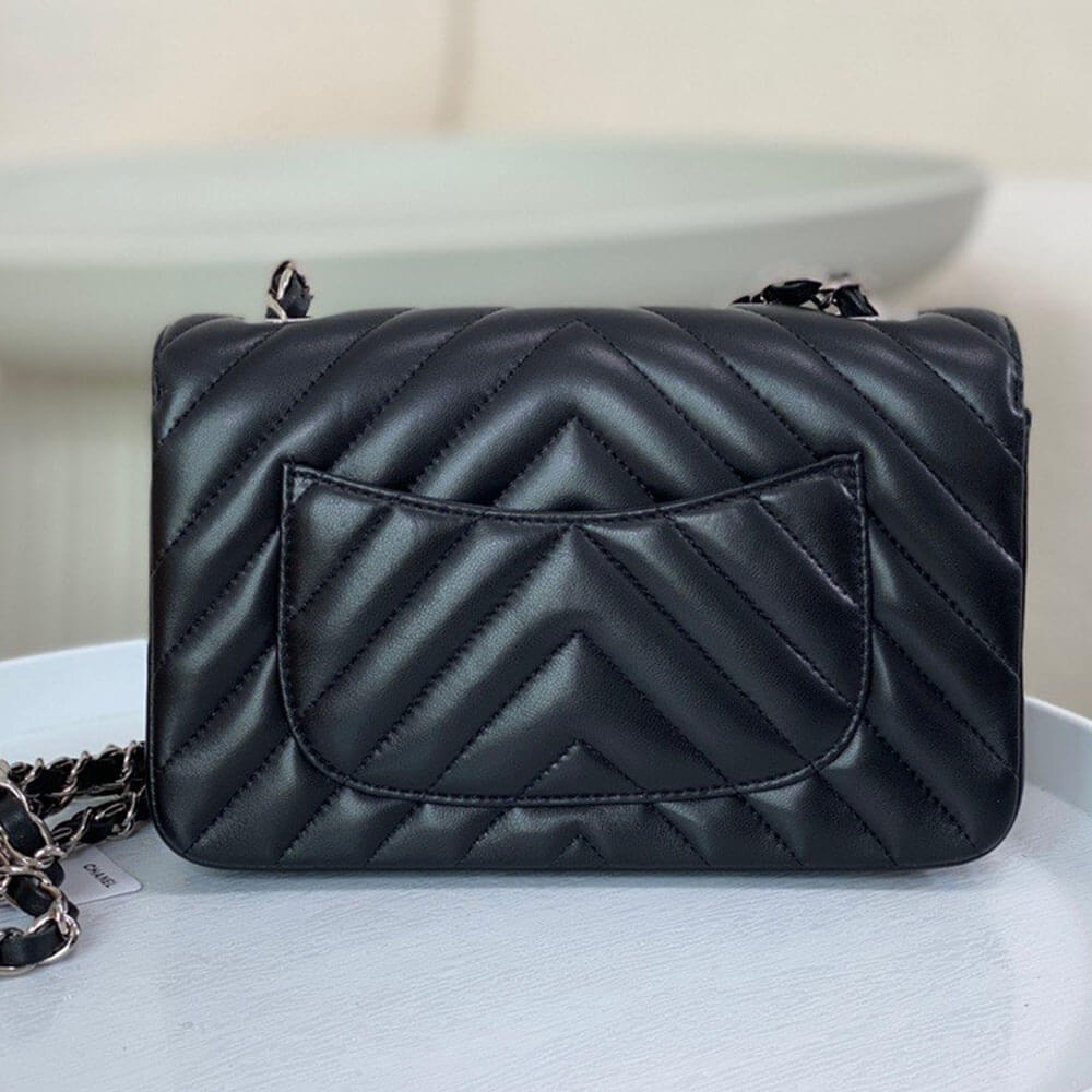 Ch*el classic chevron mini flap
