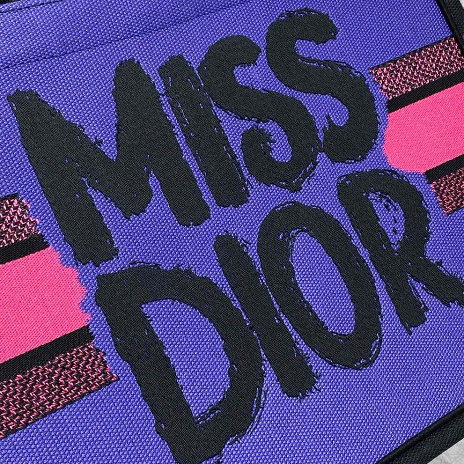 medium D*or book tote