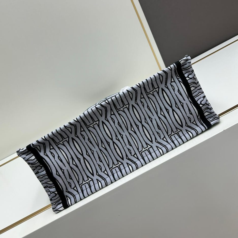 medium D*or book tote