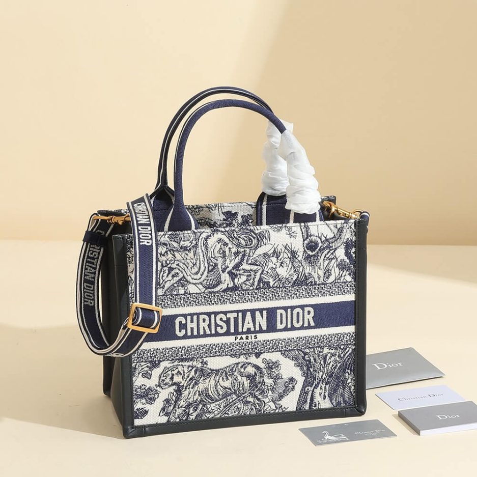 small D*or book tote