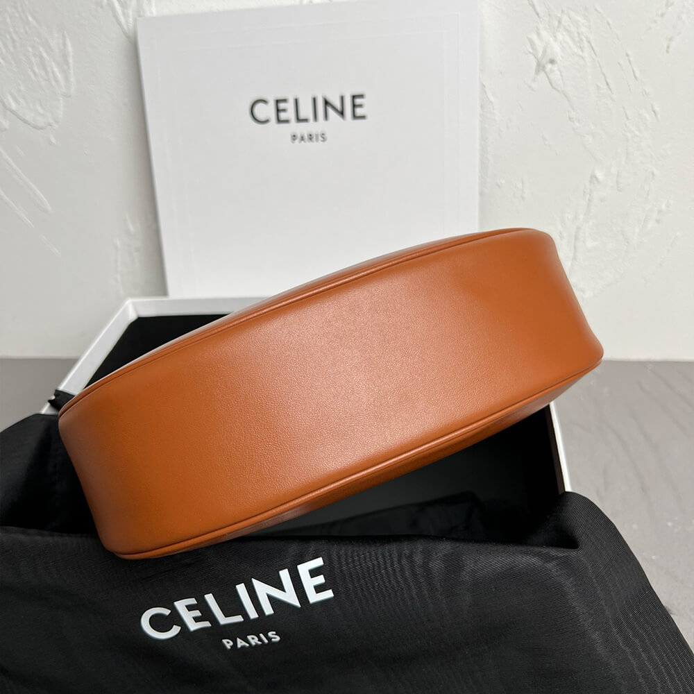 Ce**e medium ava triomphe bag in smooth calfskin