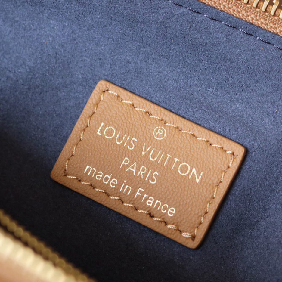 LV Coussin BB