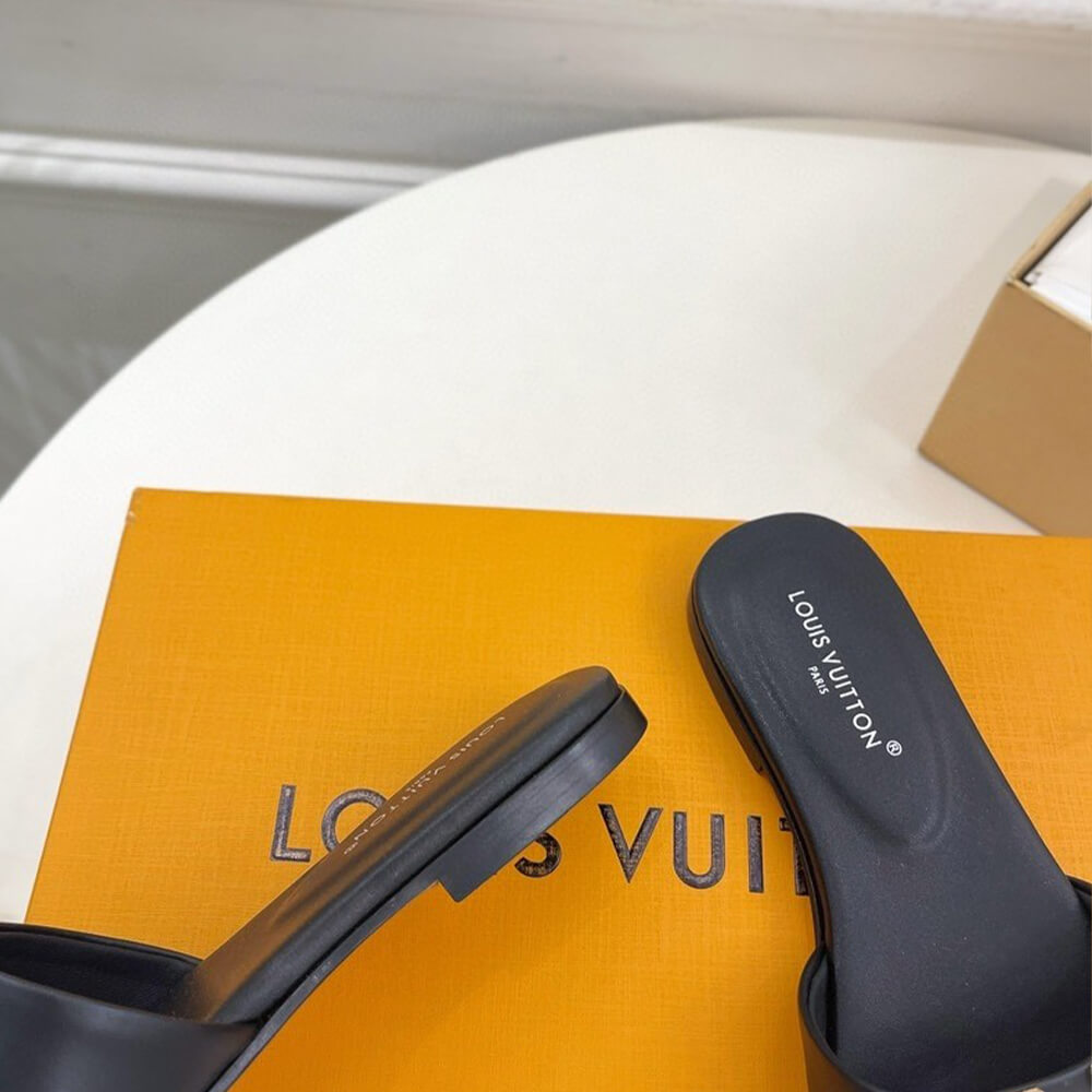 l**is V*t*n lv capri flat mule black