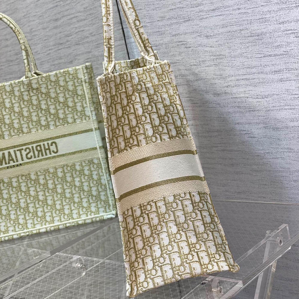 large D*or book tote