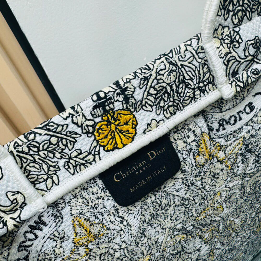 medium D*or book tote